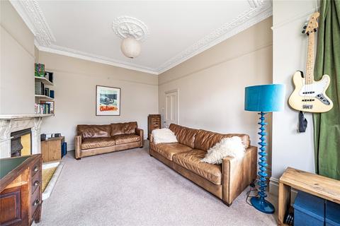 32 Tetherdown, London, N10 1NB