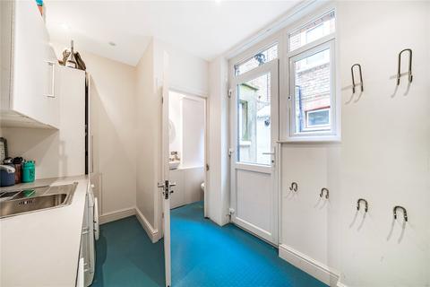 32 Tetherdown, London, N10 1NB