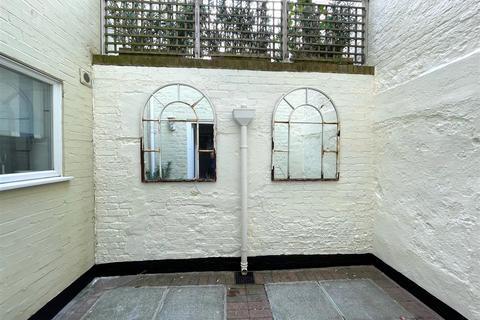 3 bedroom apartment to rent, Victoria Parade, Broadstairs