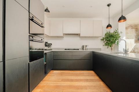 25 Ailsa Avenue, Twickenham, TW1 1NF