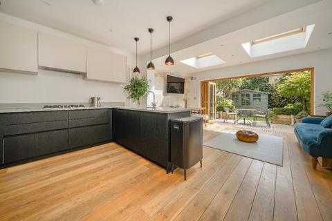 25 Ailsa Avenue, Twickenham, TW1 1NF