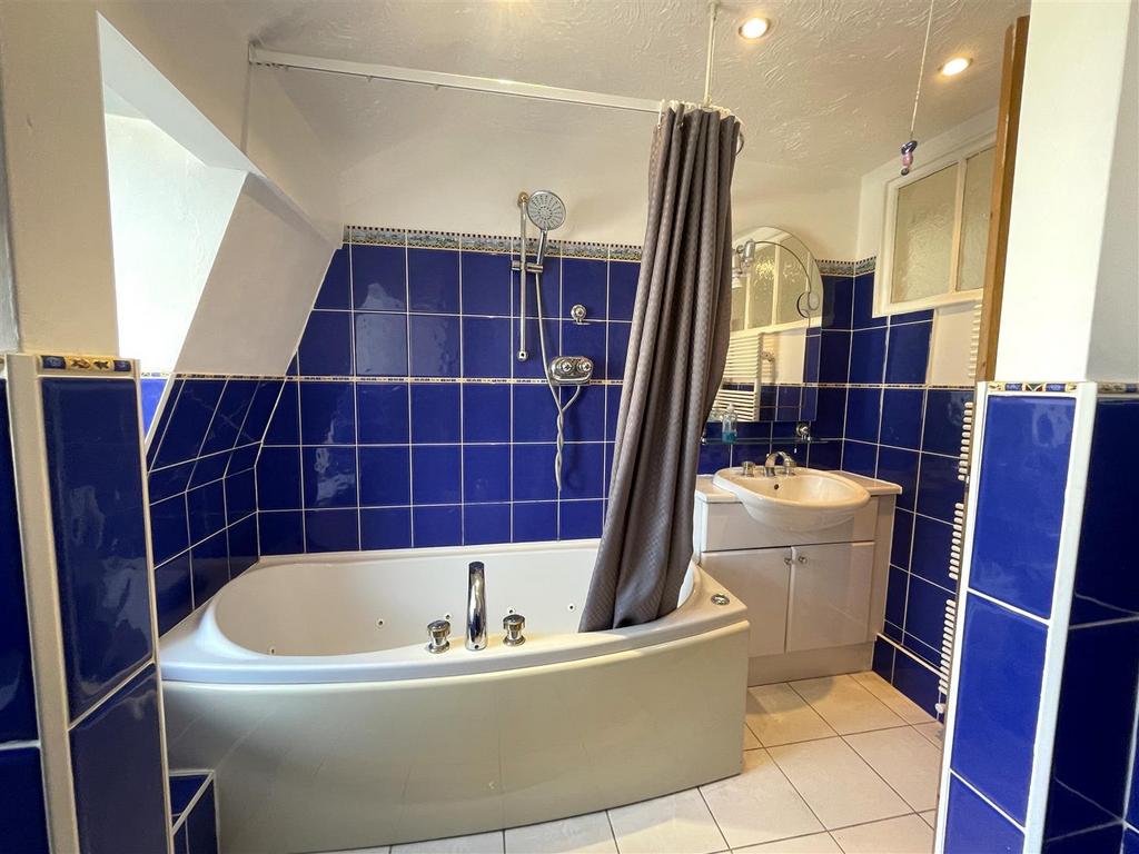 Bathroom.jpg