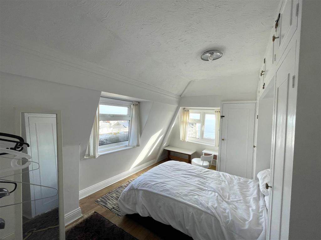 Master bedroom.jpg