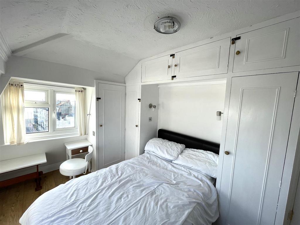 Al dbl bed.jpg