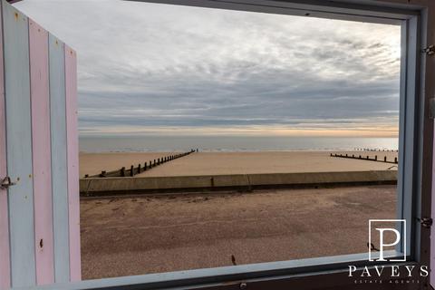 Chalet for sale, Low Wall, The Esplanade, Frinton-On-Sea