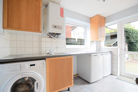 3 bedroom semi-detached house to rent, Worcester WR2