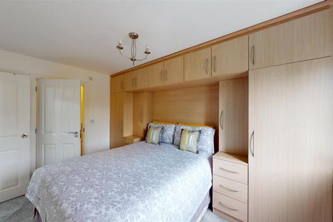 25 Beckside, Halifax, HX3 7QG
