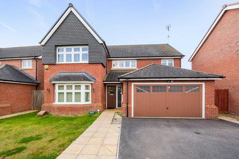 4 bedroom detached house to rent, Bunting Lane, Bracknell RG12