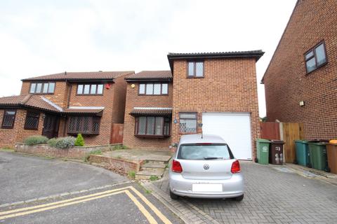 3 bedroom semi-detached house to rent, Wimborne Close, Worcester Park KT4