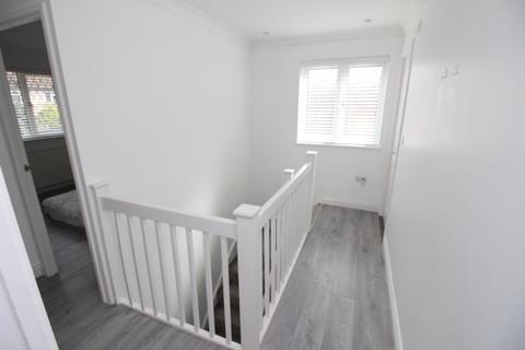 3 bedroom semi-detached house to rent, Wimborne Close, Worcester Park KT4