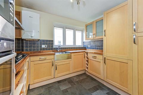 2 bedroom flat for sale, London Street, Whitchurch