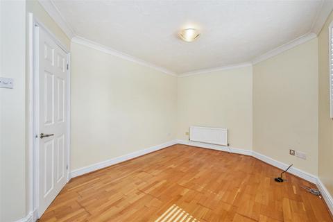 2 bedroom flat for sale, London Street, Whitchurch