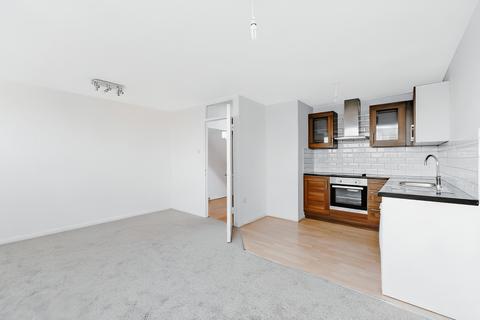 3 bedroom maisonette for sale, Badric Court, Battersea SW11