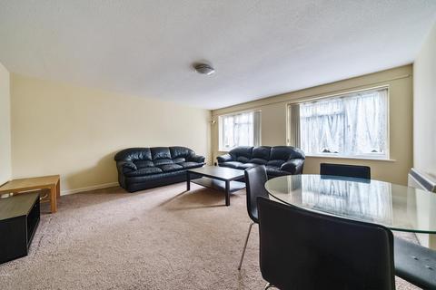 2 bedroom flat to rent, Craufurd Rise, Maidenhead, SL6