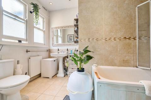 Flat 3, 42 The Crescent, London, SW19 8AN