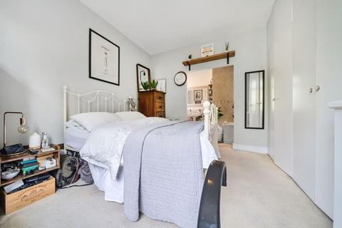 Flat 3, 42 The Crescent, London, SW19 8AN