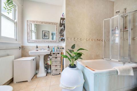 Flat 3, 42 The Crescent, London, SW19 8AN