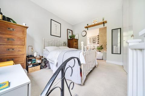 Flat 3, 42 The Crescent, London, SW19 8AN