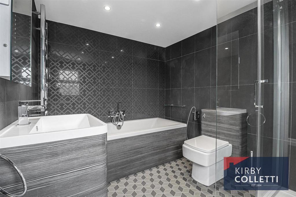 Bath/shower room