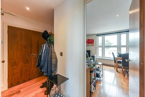1 bedroom flat for sale, Chiswick High Road, Chiswick, London, W4