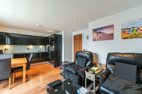 1 bedroom flat for sale, Chiswick High Road, Chiswick, London, W4