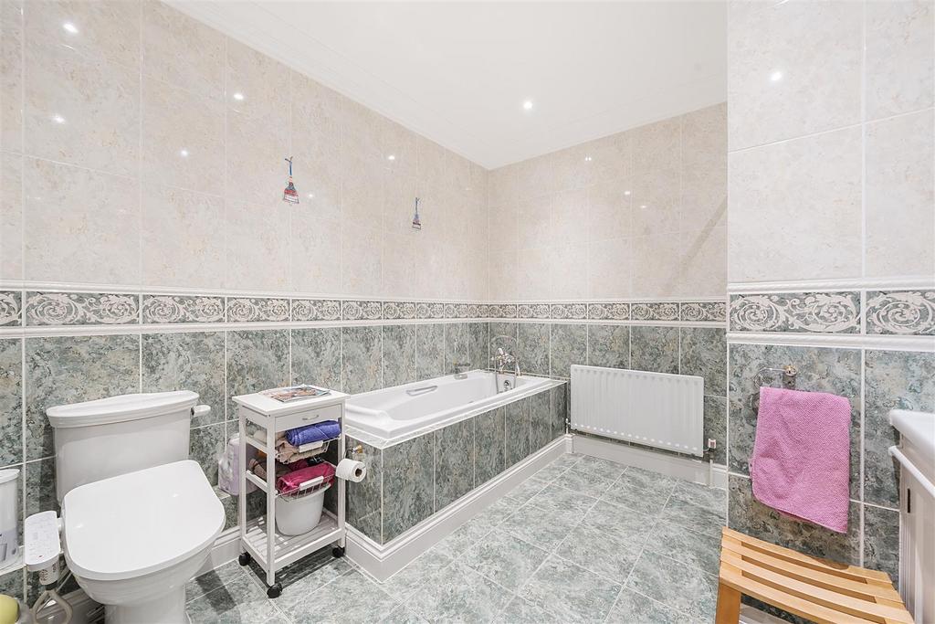 Ensuite Bath/Shower Room