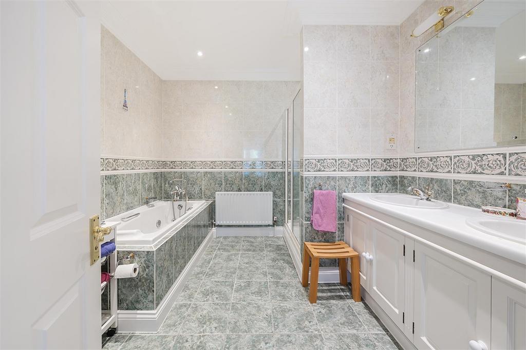 Ensuite Bath/Shower Room
