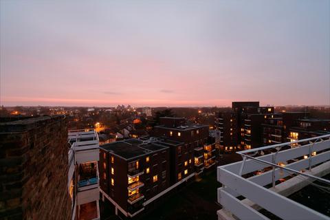 2 bedroom apartment for sale, Warwick Drive, London, SW15