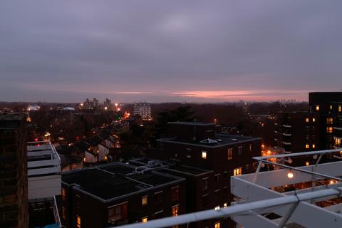 2 bedroom apartment for sale, Warwick Drive, London, SW15