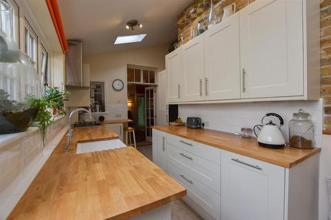 3 bedroom terraced house for sale, High Street, Aylesford