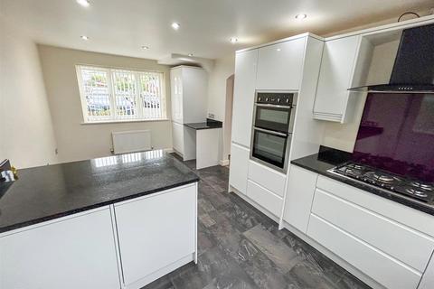 3 bedroom semi-detached house to rent, Maes Myllin, Llanfyllin