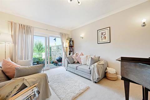 16 Princes Avenue, Carshalton, SM5 4NZ