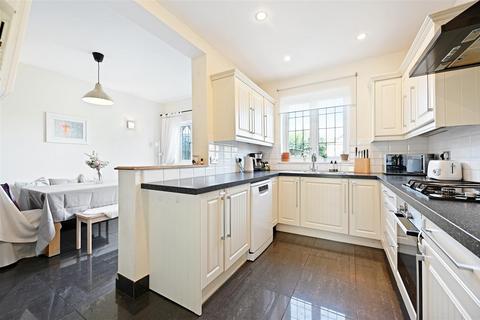 16 Princes Avenue, Carshalton, SM5 4NZ