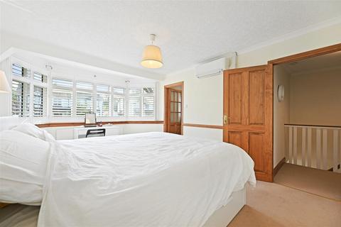 16 Princes Avenue, Carshalton, SM5 4NZ