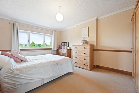 16 Princes Avenue, Carshalton, SM5 4NZ