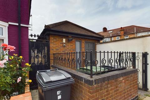 1 bedroom detached bungalow for sale, Mansfield Avenue, London