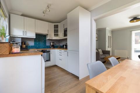 2 Carleton Gate, Giffnock, Glasgow, G46 6NU