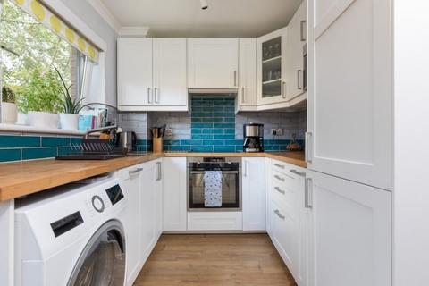 2 Carleton Gate, Giffnock, Glasgow, G46 6NU