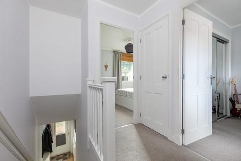 2 Carleton Gate, Giffnock, Glasgow, G46 6NU