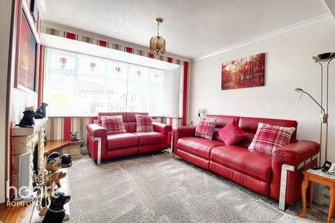 4 bedroom end of terrace house for sale, Heather Way, Romford