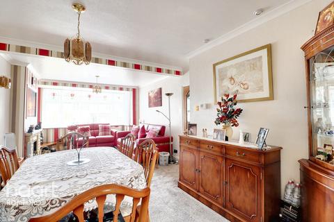 4 bedroom end of terrace house for sale, Heather Way, Romford