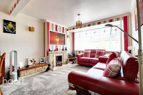 4 bedroom end of terrace house for sale, Heather Way, Romford, RM1 4SX