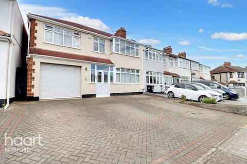 4 bedroom end of terrace house for sale, Heather Way, Romford, RM1 4SX