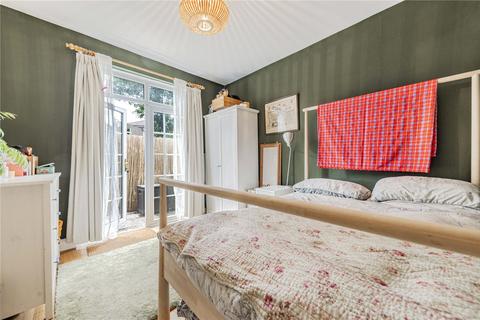 Flat D, 362 Lee High Road, London, SE12 8RS