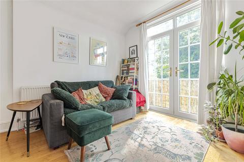 Flat D, 362 Lee High Road, London, SE12 8RS