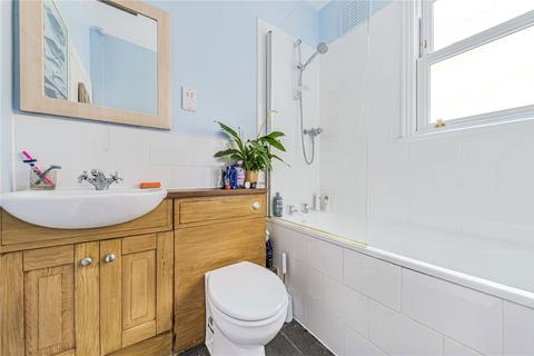 Flat D, 362 Lee High Road, London, SE12 8RS