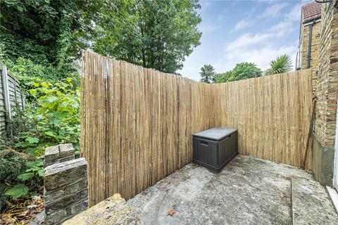 Flat D, 362 Lee High Road, London, SE12 8RS