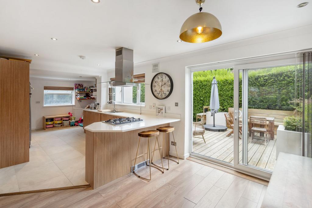 Heath Road, Beaconsfield, HP9 3 bed semidetached house for sale £680,000