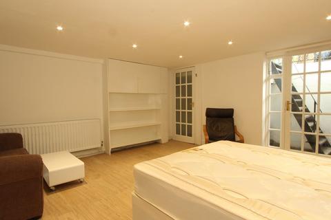 Studio to rent, Harewood Avenue, London, NW1