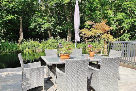 52 Connaught Crescent, Brookwood, Woking, GU24 0AW